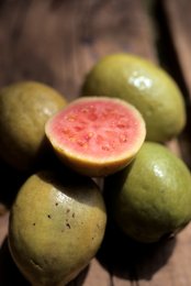 Close-up;-Comoros-Archipelago;-France;-Fruit;-Guava;-Indian-Ocean;-Kaleidos;-Kaleidos-images;-La-parole-à-limage;-Laurent-Abad;-Mayotte;-Stories-Pictures;-Tropical-fruit